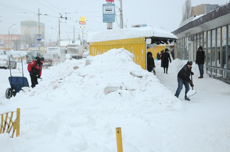 Снігопад викликав транспортний колапс у Києві. Фото: Володимир Бородін / Велика Епоха 