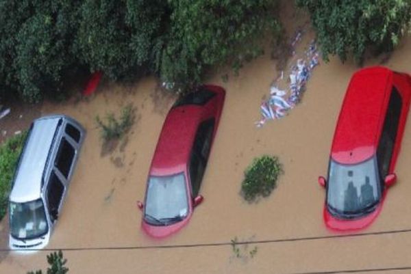 Від безперервних сильних дощів у дев'ятьох південних провінціях Китаю постраждало 17 млн чоловік. Фото з aboluowang.com 