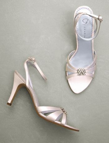 Свадебная обувь: нежные идеи для особенного дня. Фото с epochtimes.com 