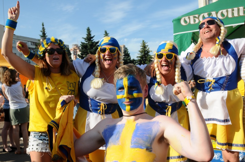 Марш шведських уболівальників перед матчем збірних України і Швеції на Євро-2012 відбувся 11 червня у центрі Києва. Фото: Володимир Бородін/EpochTimes.com.ua 