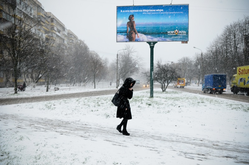 Перший сніг у Києві супроводжувався поривчастим вітром та налипанням. Фото: Володимир Бородін/Велика Епоха 