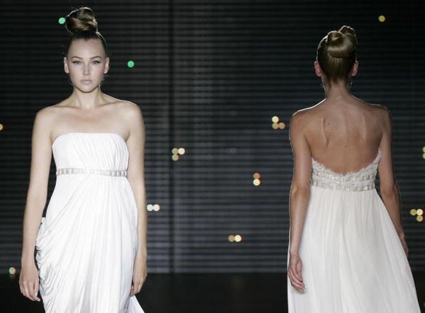 Показ свадебных платьев на неделе моды в Барселоне. Фото: LLUIS GENE/AFP/Getty Images  