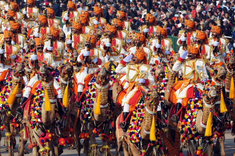Індійські прикордонники їдуть верхи на верблюдах. Парад на честь Дня Республіки. Нью-Делі, Індія, 26 січня 2012 рік. Фото: RAVEENDRAN/AFP/Getty Images 