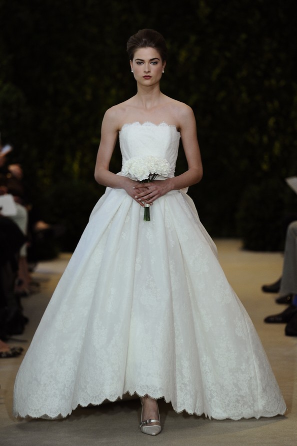 Carolina Herrera: новая коллекция свадебных платьев весна-лето 2014. Фото: Fernanda Calfat/Getty Images 