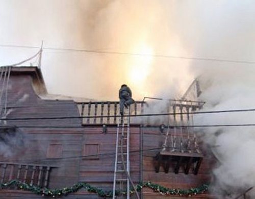 Одеський ресторан-корабель в «Аркадії» постраждав від пожежі. Фото: misto.odessa.ua 