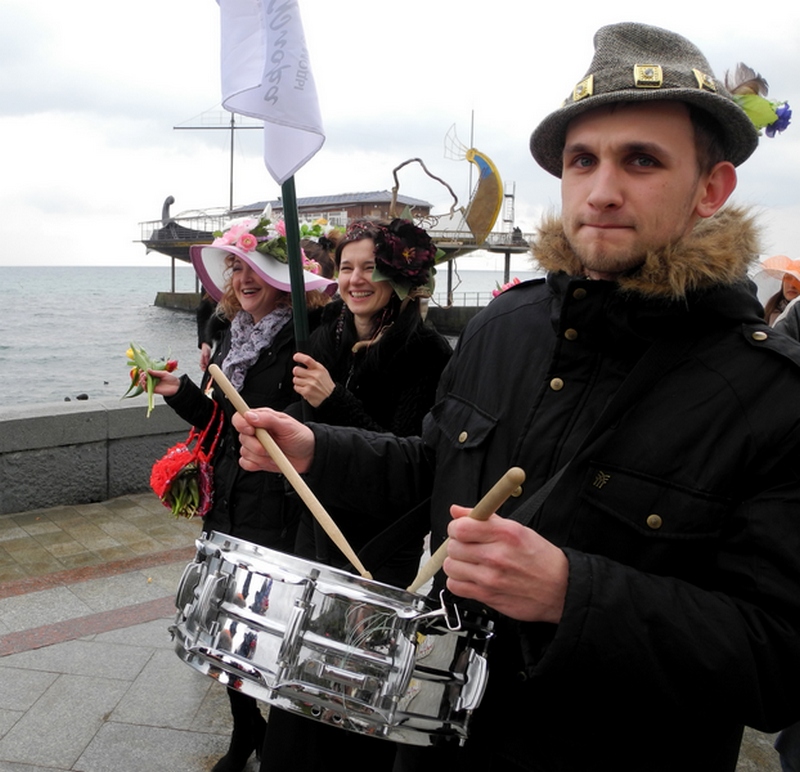 Парад цветочных шляпок прошёл в Ялте. Фото: Алла Лавриненко/The Epoch Times Украина 