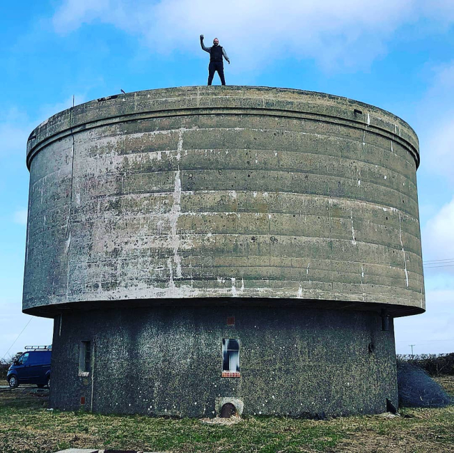 Роб Хант на покинутій водонапірній вежі до її реконструкції. (Courtesy of Rob Hunt)