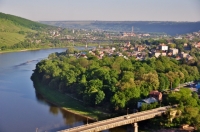 Залещицкий парк с высокого берега Днестра около с. Хрещатик. Фото: Mykola Swarnyk/wikimedia.org