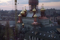 Возведение куполов над Никольской церковью Покровского монастыря. Фото: Анна Варавва.