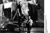 Астронавты Apollo 14: Алан Б. Шеппард (справа впереди), Стюарт Руза и Эдгар Митчелл на лунном модуле в 1970 г. Фото: nasa.gov