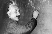 ИСТИННЫЙ УЧЕНЫЙ: Недатированная фотография физика Альберта Эйнштейна (1879-1955), автора теории относительности, награжденного Нобелевской премией по Физике в 1921 году. Принстон, США (фото: AFP/Getty Images)