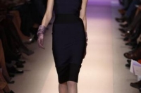 Колекція жіночого одягу Herve Leger осінь 2008 від дизайнера Макса Азріа (Max Azria), представлена 3 лютого на тижні моди від Mercedes-Benz в Нью-Йорку. Фото: Frazer Harrison/Getty Images
