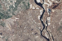 Киевское водохранилище, частично покрытое льдом, снимок из космоса. Фото: NASA Earth Observatory