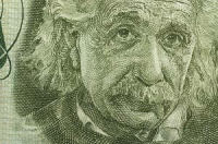 Сначала Альберт Эйнштейн предложил *космологическую константу*, затем позже отказался от нее как от своего *самого большого просчета*; с тех пор ученые ломали над ней голову. Новые теории циклического образования и разрушения Вселенной могут показать, что