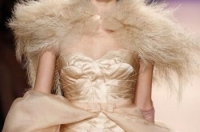 Коллекция женской одежды Herve Leger осень 2008 от дизайнера Макса Азриа (Max Azria), представленная 3 февраля на неделе моды от Mercedes-Benz в Нью-Йорке. Фото: Frazer Harrison/Getty Images