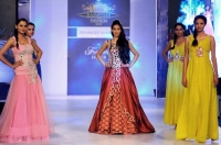 Етнічна індійська мода на Rajasthan Fashion Week. Фото: STR / AFP / Getty Images