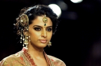 Індійська мода на показах Lakme Fashion Week 2014 в Мумбаї. Фото: STR/AFP/Getty Images