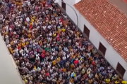 Тысячи людей протестуют на Канарских островах из-за массового туризма