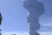 Вулкан Ібу в Індонезії викинув попіл на висоту п'ять кілометрів (ВІДЕО)
