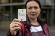 Просителям убежища в Германии будут выплачивать пособия на специальную карту