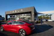 Голова правління Tesla продала акції компанії на суму 230 мільйонів доларів
