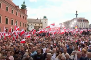 Тысячи людей в Варшаве вышли на митинги в поддержку своих кандидатов перед президентскими выборами