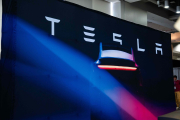 Акції Tesla впали на 14% на після загострення конфлікту між Трампом та Маском (ВІДЕО)