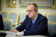 Мы перестанем заставлять Украину сражаться одной рукой, говорит Зеленскому лидер немецкой оппозиции