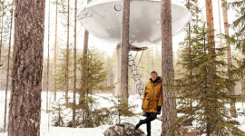 Шведський архітектор створив у лісі мініготель. Фоторепортаж