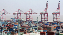 Китай закриває третій за величиною у світі торговий порт, ризикуючи порушити міжнародне постачання