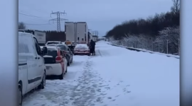 В Швеции люди застряли в 1000 транспортных средствах в снегу