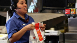 Домогательства: более 700 сотрудников подали онлайн жалобу на McDonald's в Великобритании