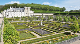 Замок Вилландри во Франции остается известен благодаря своим историческим садам