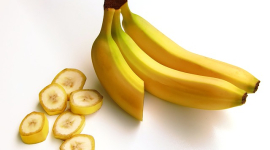 Банани — простий засіб від прищів, бородавок та сухості шкіри