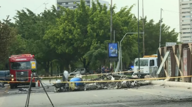 2 погибших в результате столкновения небольшого самолета с автобусом на оживленном проспекте Сан-Паулу