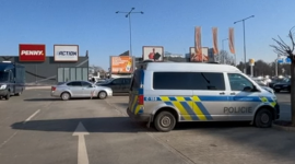 Подросток убил двоих в результате нападения с ножом в чешском торговом центре