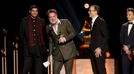 Далай-лама получил премию Грэмми: Китай называет это политическим трюком