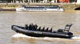 Иммиграционные службы Великобритании отрицают кражу денег у мигрантов, прибывших на «маленьких лодках»