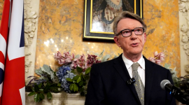 Колишній посол Великої Британії заарештований після викриття його дружби з Епштейном (ВІДЕО)