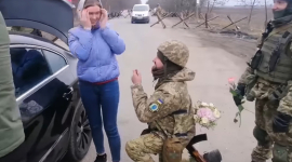 Любовь сильнее войны. Молодой украинке сделали предложение прямо на блокпосту