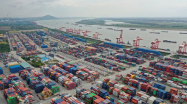 Китайський експорт продовжує скорочуватися: порожні морські контейнери накопичуються в портах (ВІДЕО)