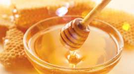 Несмотря на высокое содержание глюкозы и фруктозы, мед обладает некоторыми полезными свойствами для диабетиков