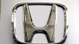 Honda відкликає понад 330 000 автомобілів через проблеми з дзеркалами (ВІДЕО)