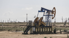 Казахстан увеличил добычу нефти до рекордного уровня в 2,12 млн баррелей в сутки в феврале, сообщает источник