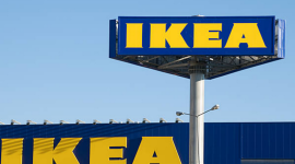 Литва звинувачує РФ в підпалі IKEA, зазначаючи, що логотип магазину відповідає кольорам України