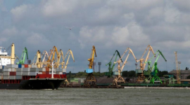 Після атак українських дронів порти РФ у Балтійському морі призупинили навантаження нафти