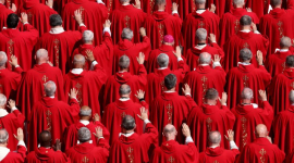 Телефон було виявлено під час таємного конклаву з обрання Папи, повідомляється в новій книзі