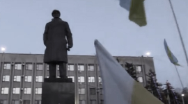 В Славянске не удалось повалить памятник Ленину