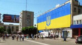 Украинцев призвали украсить дома жёлто-голубыми цветами