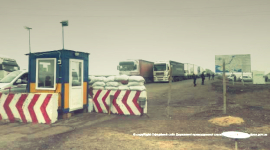 Велика черга вантажівок застрягла на виїзді з Криму